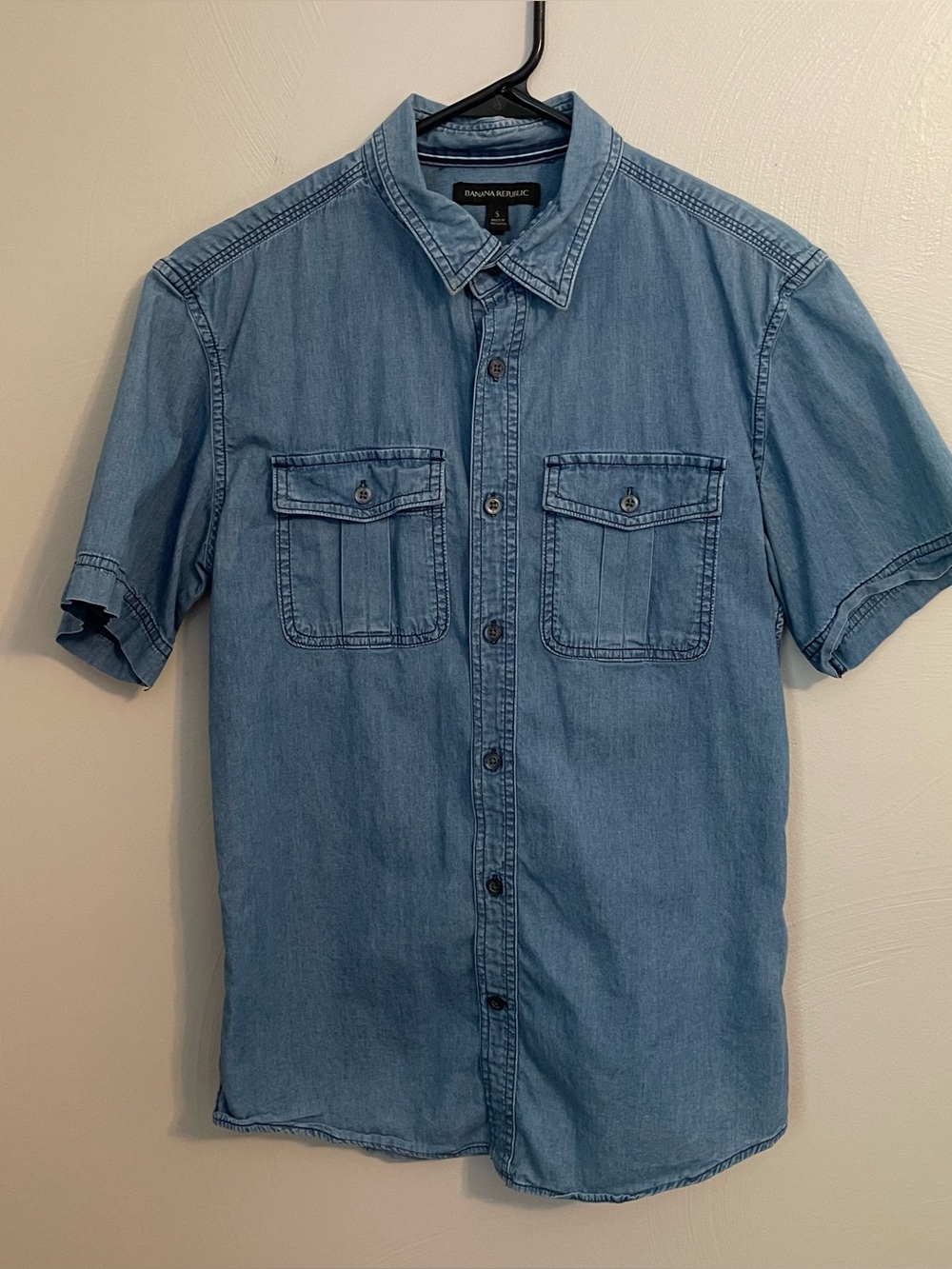 Banana Republic Women’s Button Up Denim Shirt Size Small
